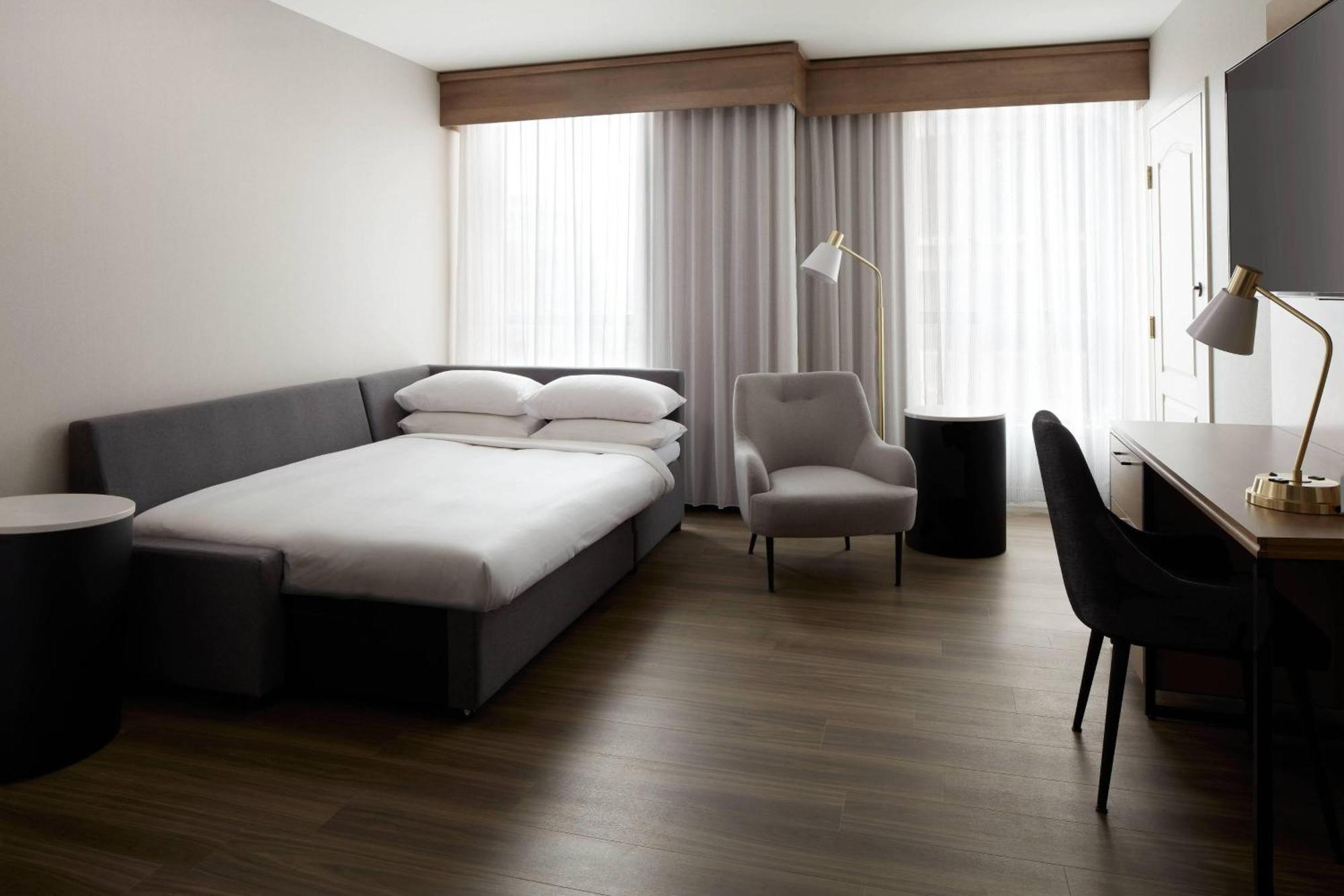 One-Bedroom King Suite,1632254274:JPEG